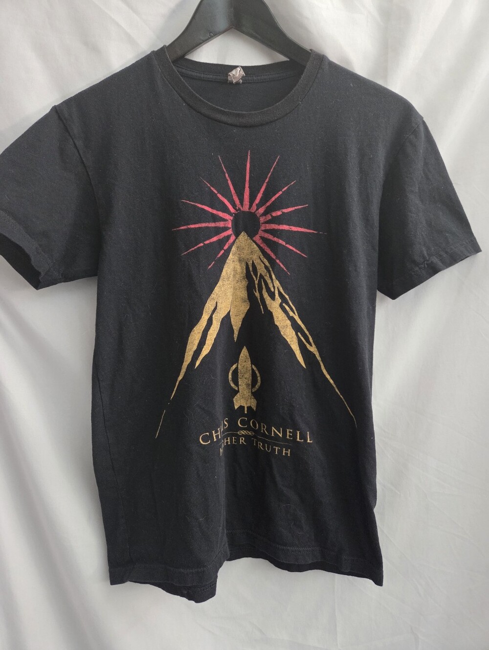 Black Short-Sleeve Chris Cornell Graphic Tee with Gold & Red Print